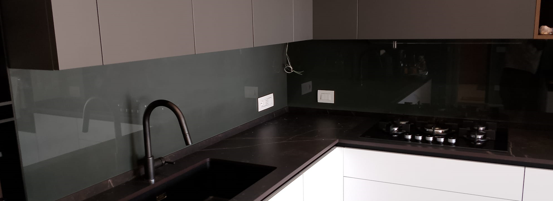 Paraschizzi per cucine e box doccia in vetro colorato